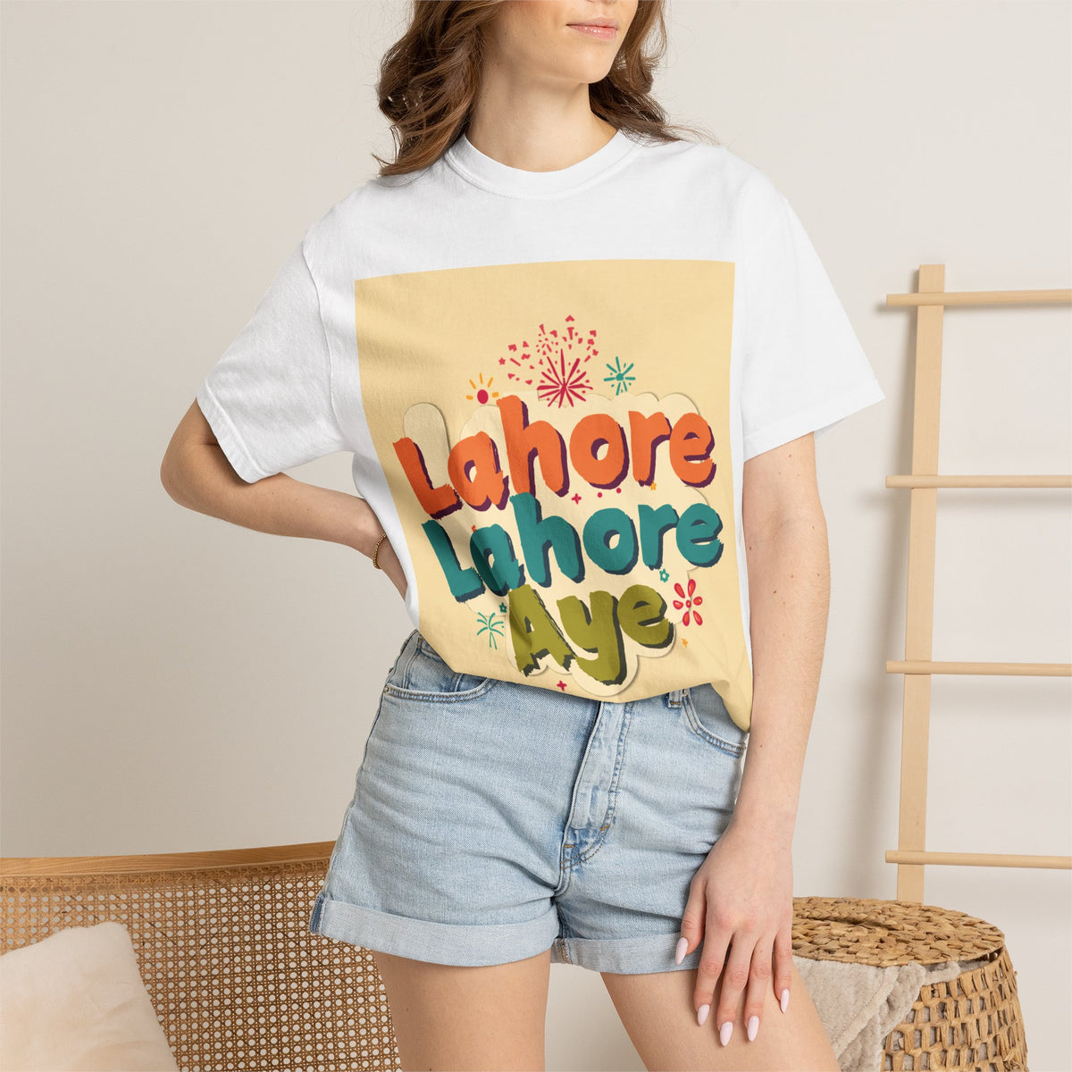 Lahore Lahore Aye Retro Graphic T-Shirt
